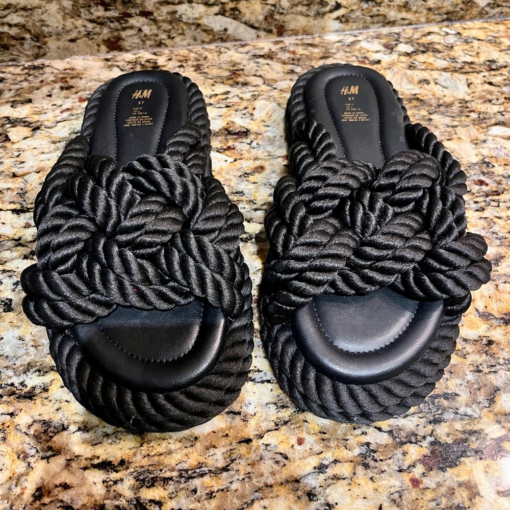 Cute Black Sandals!